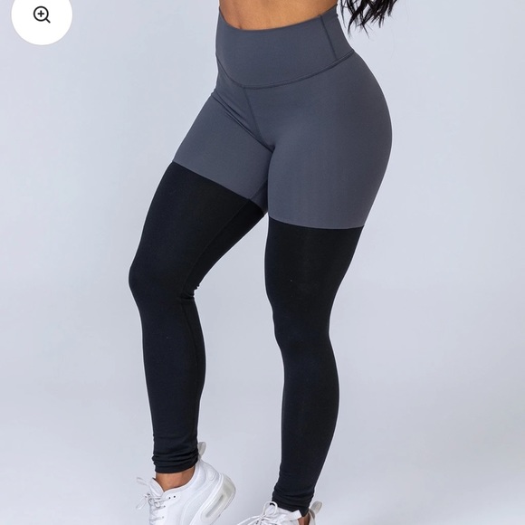 Muscle Nation Two Tone Scrunch Leggings - Shadow Grey / Black - Picture 3 of 4